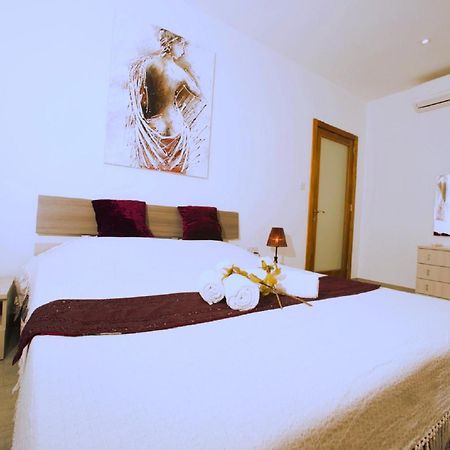 Stunning Penthouse Roof Terrace & Communal Swimming Pool St. Paul's Bay Exterior photo